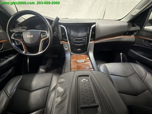 Used 2016 Cadillac Escalade Luxury AWD/4WD image 6
