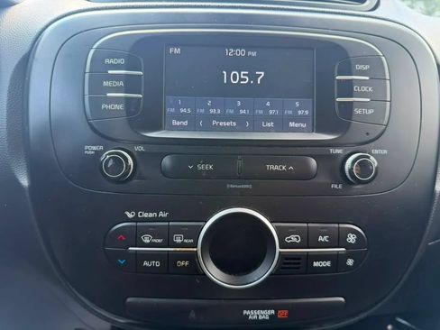 Used 2017 Kia Soul + FWD image 15