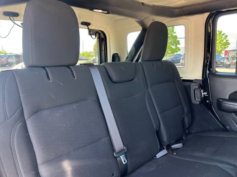 Used 2019 Jeep Wrangler Unlimited Sport S AWD/4WD image 18