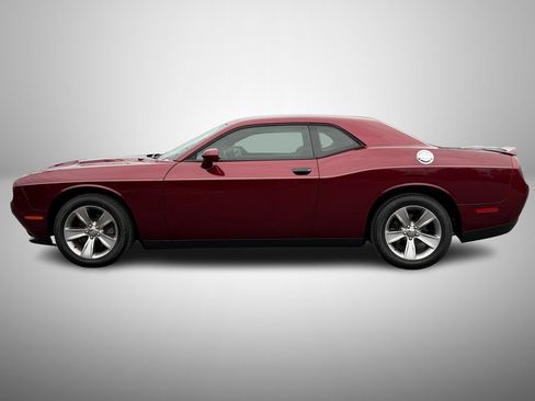 Used 2018 Dodge Challenger SXT image 6