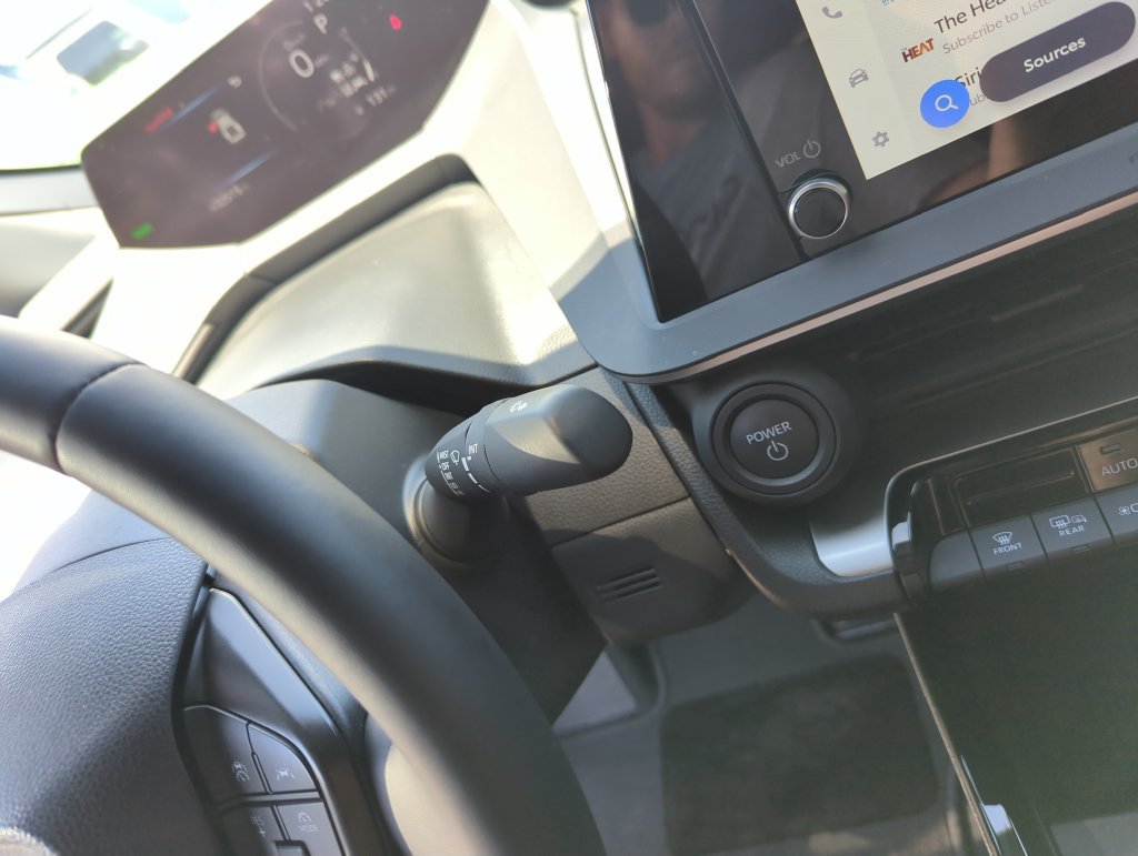 Used 2025 Toyota Prius LE FWD image 22