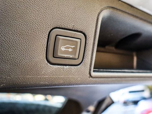 Used 2024 GMC Terrain SLT image 35