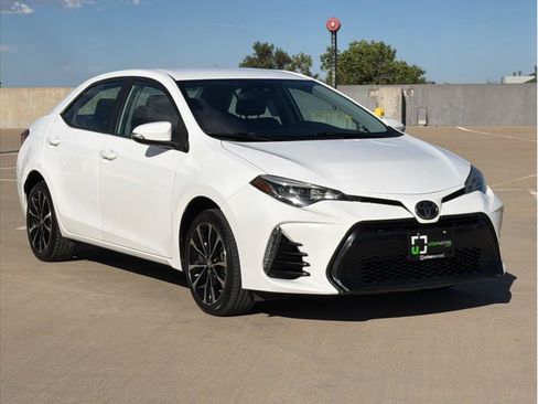 Used 2017 Toyota Corolla SE FWD image 3