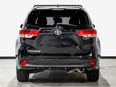 Used 2019 Toyota Highlander XLE FWD image 7
