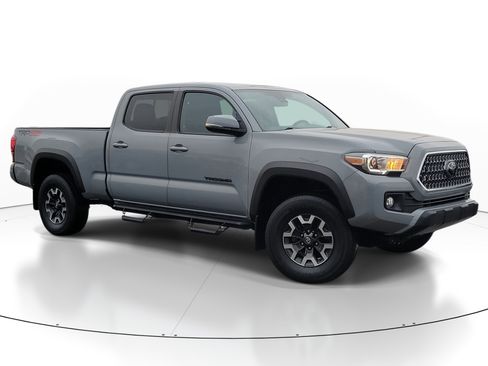 Used 2019 Toyota Tacoma TRD Off-Road w/ Technology Package image 2