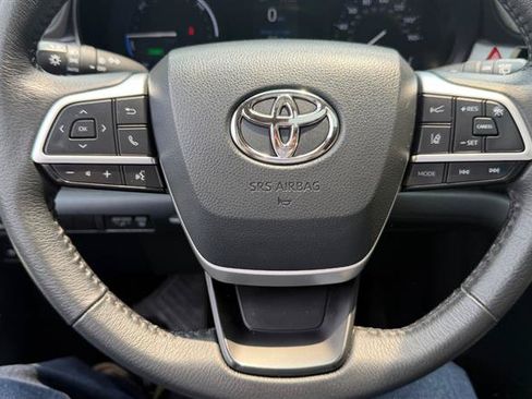 Used 2023 Toyota Sienna XSE FWD image 36