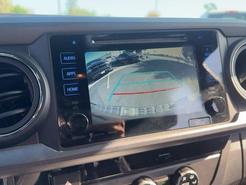 Used 2018 Toyota Tacoma TRD Off-Road w/ Technology Package AWD/4WD image 17