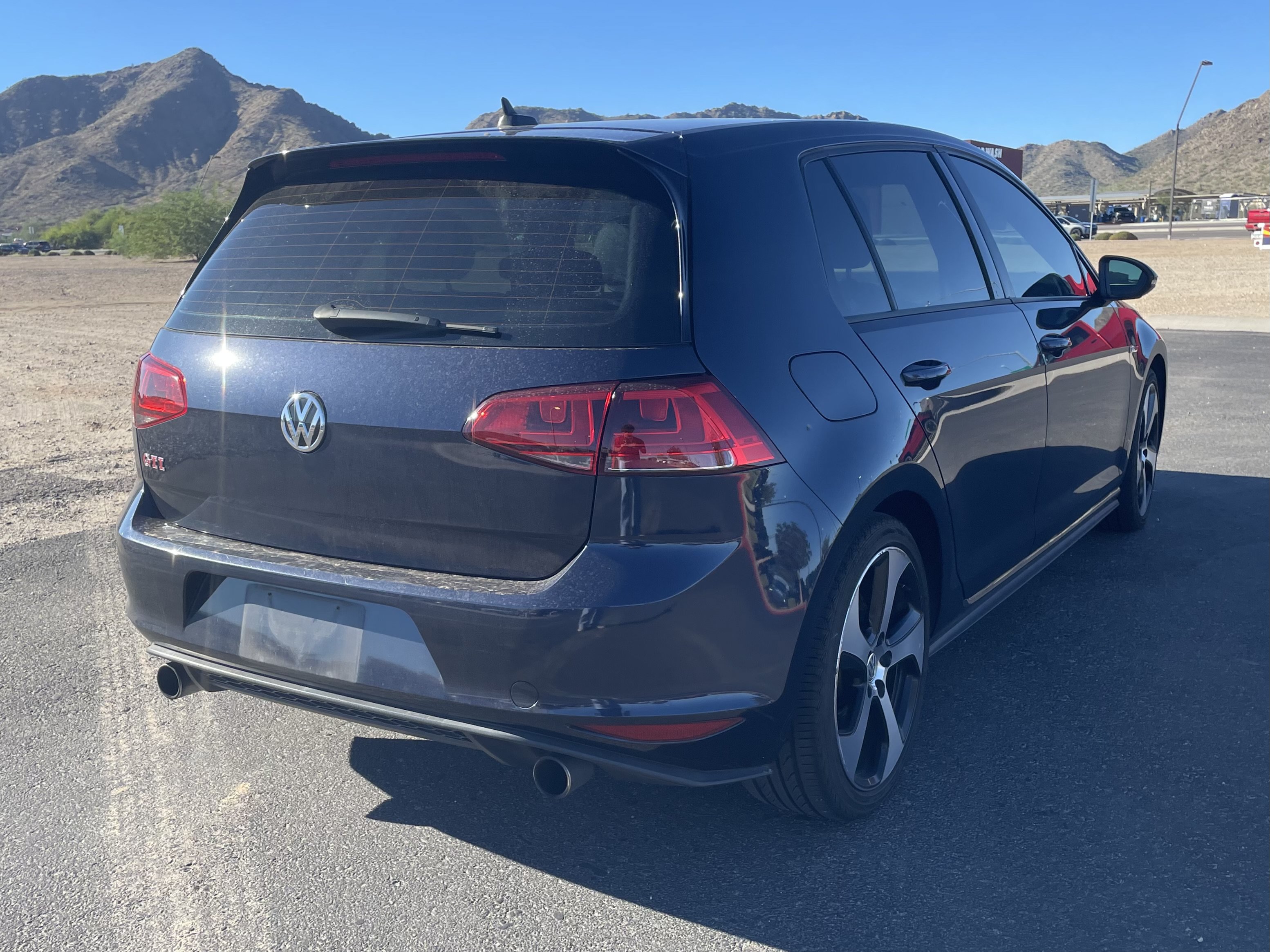 Used 2016 Volkswagen GTI Autobahn w/ Lighting Package (SEL) FWD image 5
