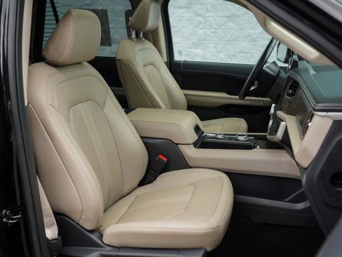 Used 2022 Ford Expedition Max Limited image 25