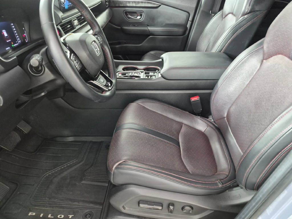 Used 2025 Honda Pilot Black Edition image 22