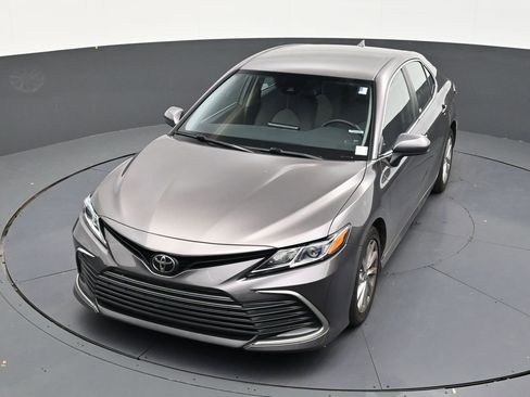 Used 2022 Toyota Camry LE FWD image 19