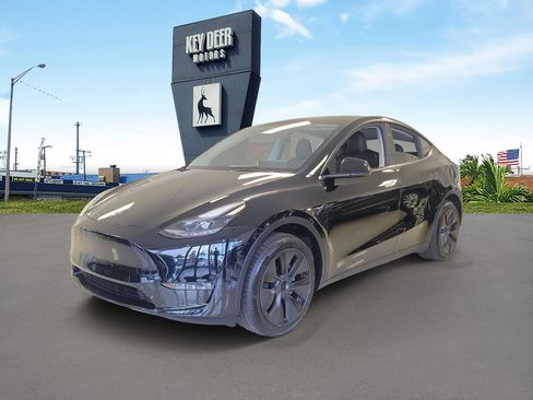 Used 2025 Tesla Model Y Long Range RWD image 1