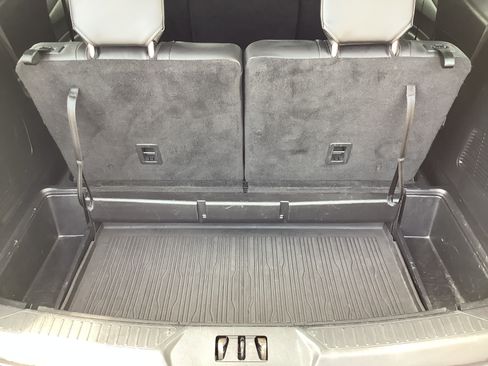 Used 2022 Ford Explorer XLT w/ Equipment Group 202A AWD/4WD image 8
