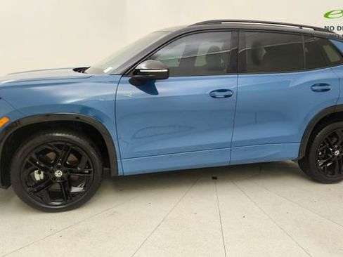 Used 2025 Volkswagen Tiguan SE R-Line AWD/4WD image 3