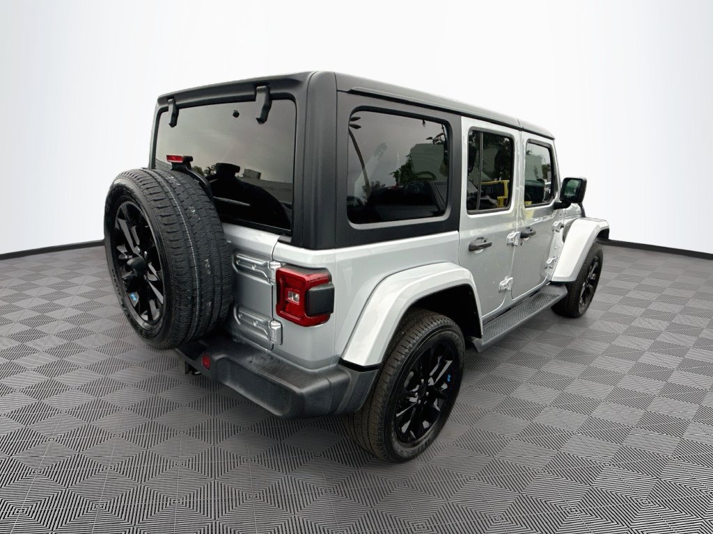 Used 2023 Jeep Wrangler Unlimited Sahara w/ Cold Weather Group AWD/4WD image 6