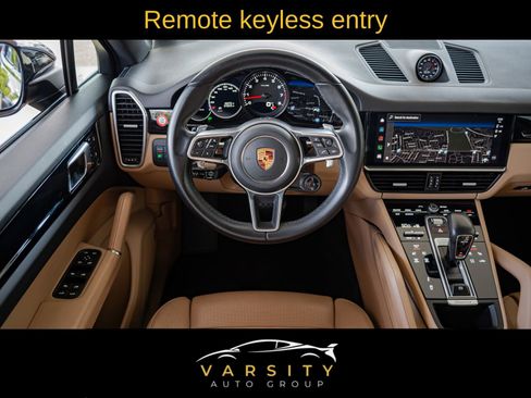 Used 2022 Porsche Cayenne Coupe w/ Premium Package image 18