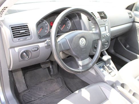 Used 2009 Volkswagen Jetta SE FWD image 13