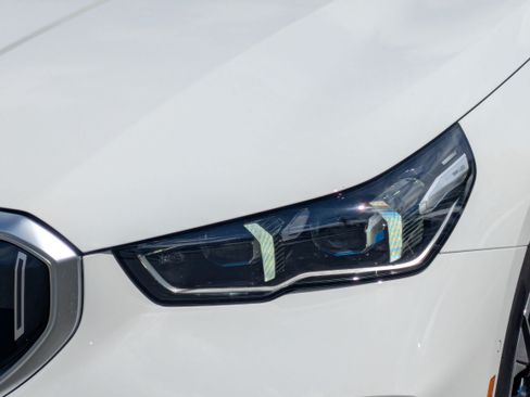 Used 2026 BMW 530i RWD image 9