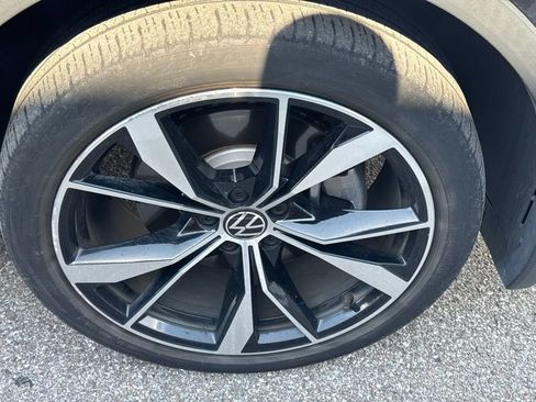 Used 2022 Volkswagen Tiguan SEL R-Line AWD/4WD image 8