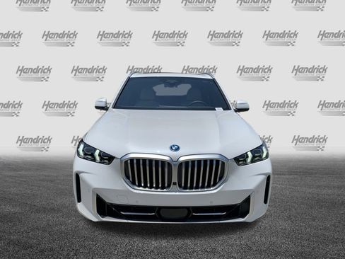 Used 2026 BMW X5 xDrive50e image 3