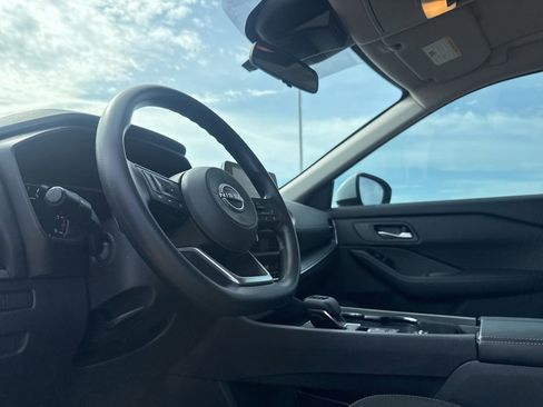 Used 2024 Nissan Rogue SV FWD image 38
