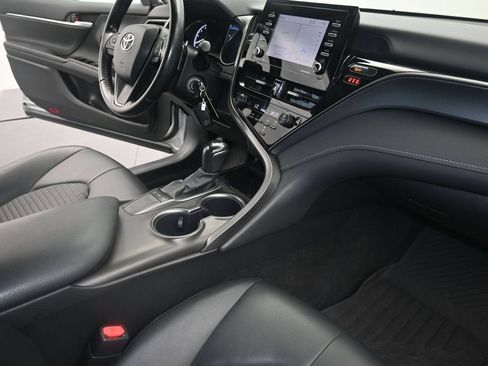Used 2022 Toyota Camry SE FWD image 13