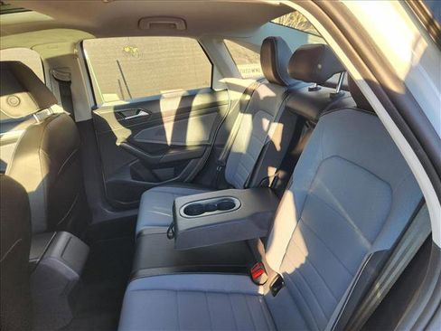 Used 2025 Volkswagen Jetta SE w/ Sunroof Package image 22