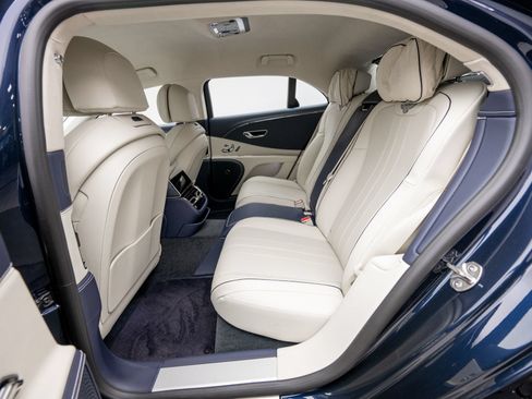 Certified 2023 Bentley Flying Spur V8 AWD/4WD image 17