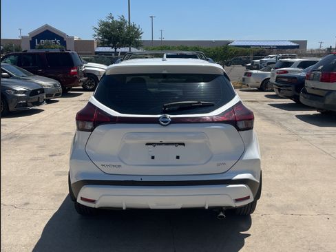 Used 2021 Nissan Kicks SR w/ SR Premium Package FWD image 8