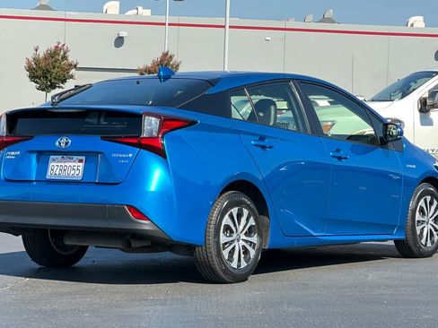 Certified 2021 Toyota Prius XLE AWD/4WD image 2