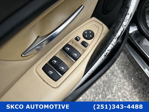 Used 2018 BMW 320i Sedan w/ Premium Package image 22