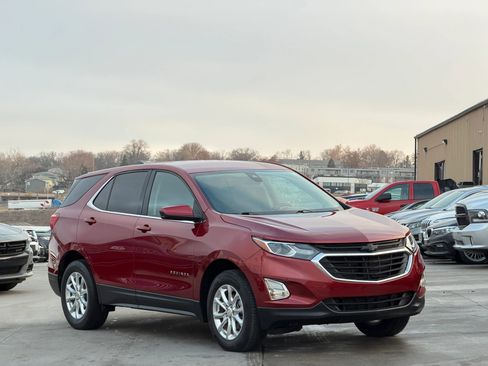 Used 2020 Chevrolet Equinox LT image 2