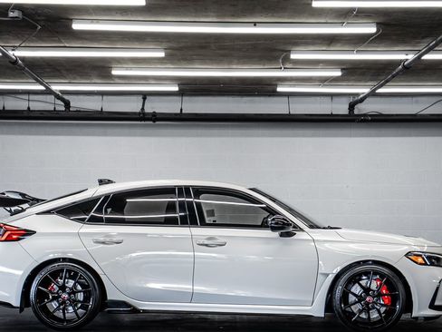 Used 2024 Honda Civic Type R image 6