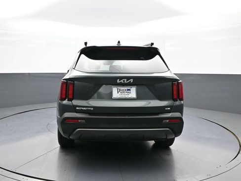 Certified 2023 Kia Sorento S w/ Panoramic Sunroof Package image 7