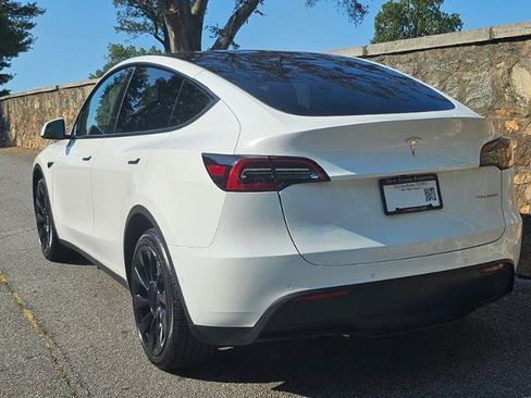 Used 2022 Tesla Model Y Long Range AWD/4WD image 13
