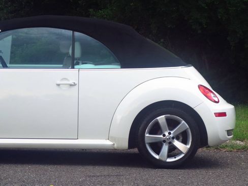 Used 2007 Volkswagen Beetle Triple White Edition FWD image 25