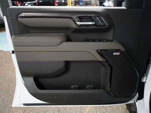 Used 2025 Chevrolet Silverado 2500 ZR2 w/ Technology Package AWD/4WD image 25