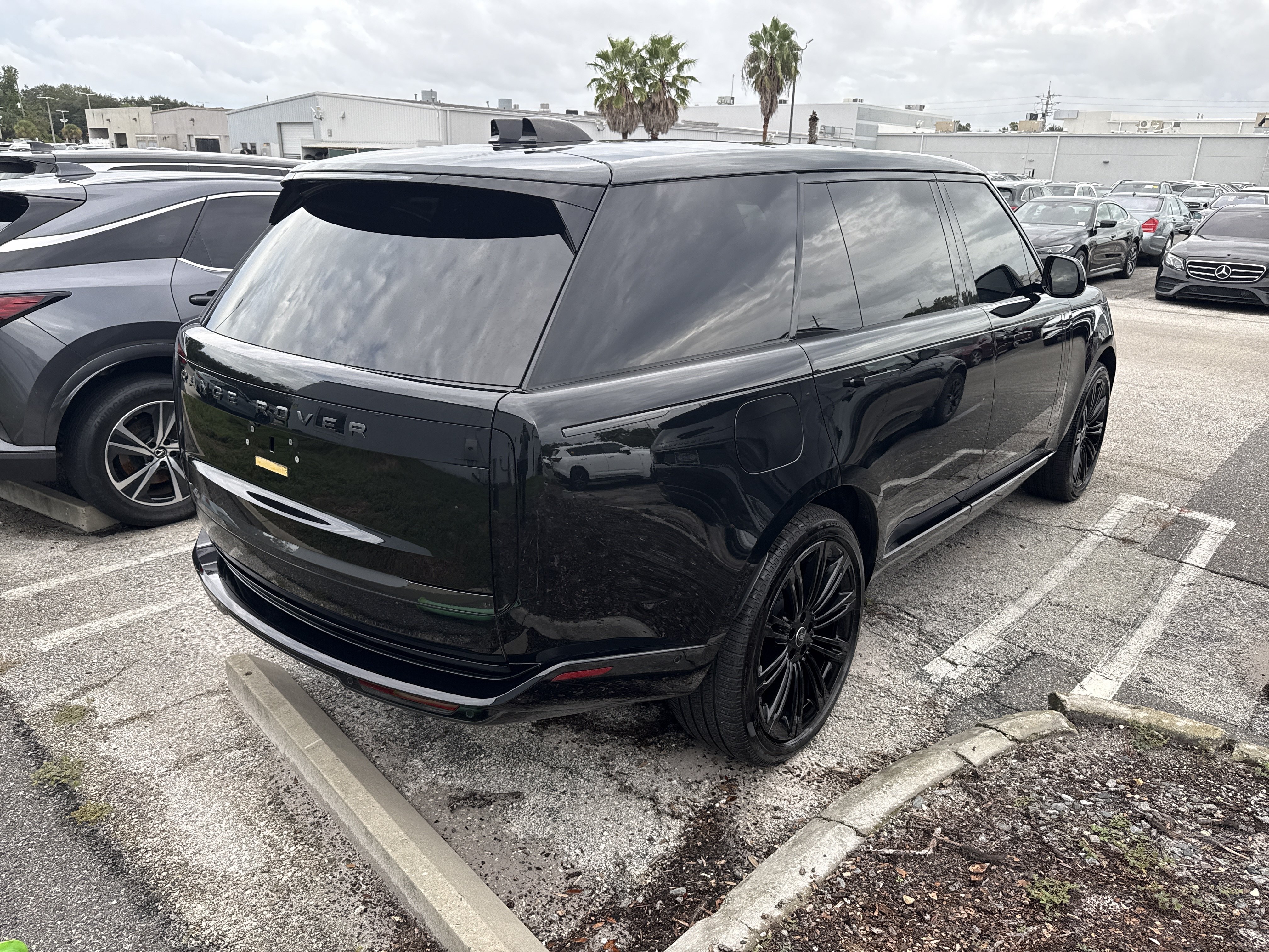 Used 2025 Land Rover Range Rover Long Wheelbase Autobiography AWD/4WD image 3