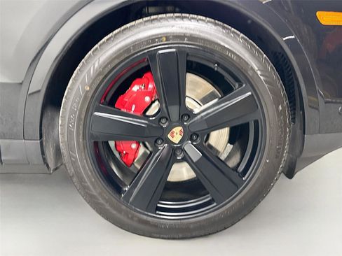 Certified 2025 Porsche Cayenne S image 14