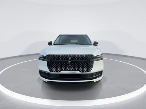 New 2026 Lincoln Navigator L Premier AWD/4WD image 3