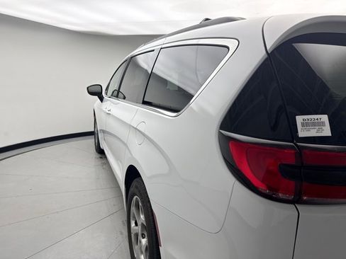 Used 2024 Chrysler Pacifica Limited w/ Trailer Tow Group image 3