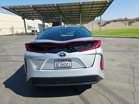 Used 2018 Toyota Prius Prime Premium image 7