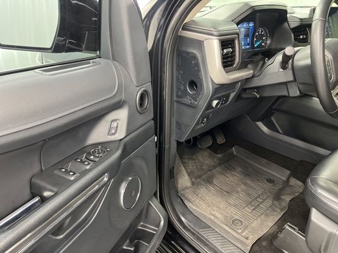 Used 2022 Ford Expedition Max XLT image 18
