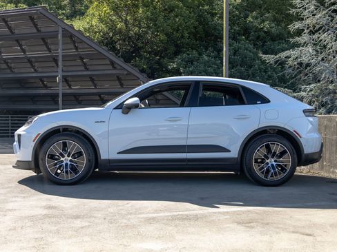 New 2025 Porsche Macan 4 Electric AWD/4WD image 2