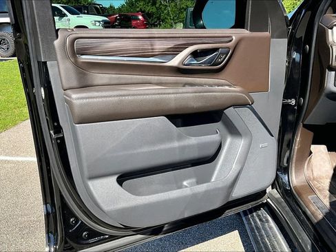 Used 2021 GMC Yukon Denali w/ Denali Premium Package AWD/4WD image 23