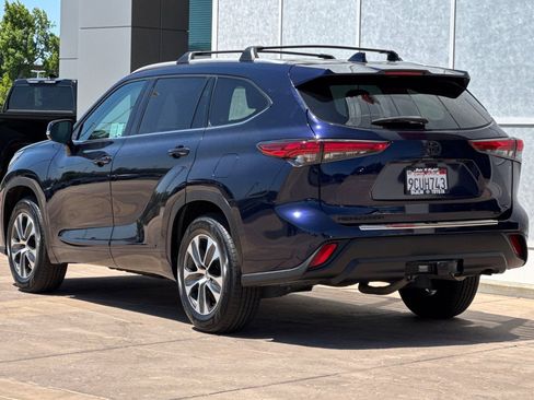 Used 2022 Toyota Highlander XLE FWD image 6