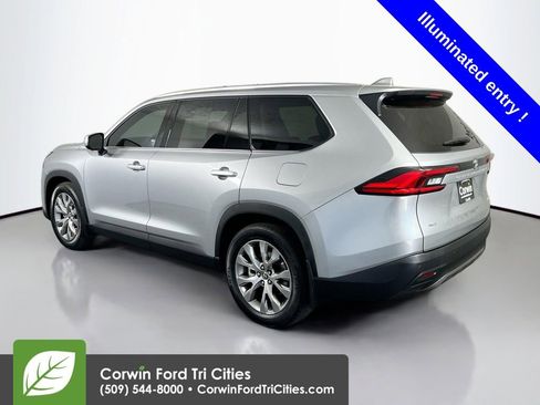 Used 2024 Toyota Grand Highlander AWD image 11