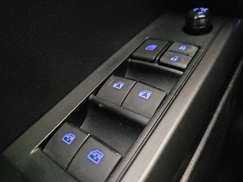 Used 2021 Toyota Tacoma TRD Off-Road w/ Technology Package AWD/4WD image 27