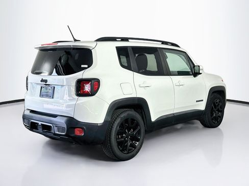 Used 2017 Jeep Renegade Altitude FWD image 9