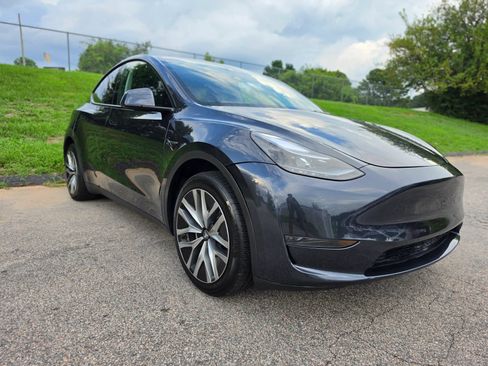 Used 2024 Tesla Model Y 2WD image 4